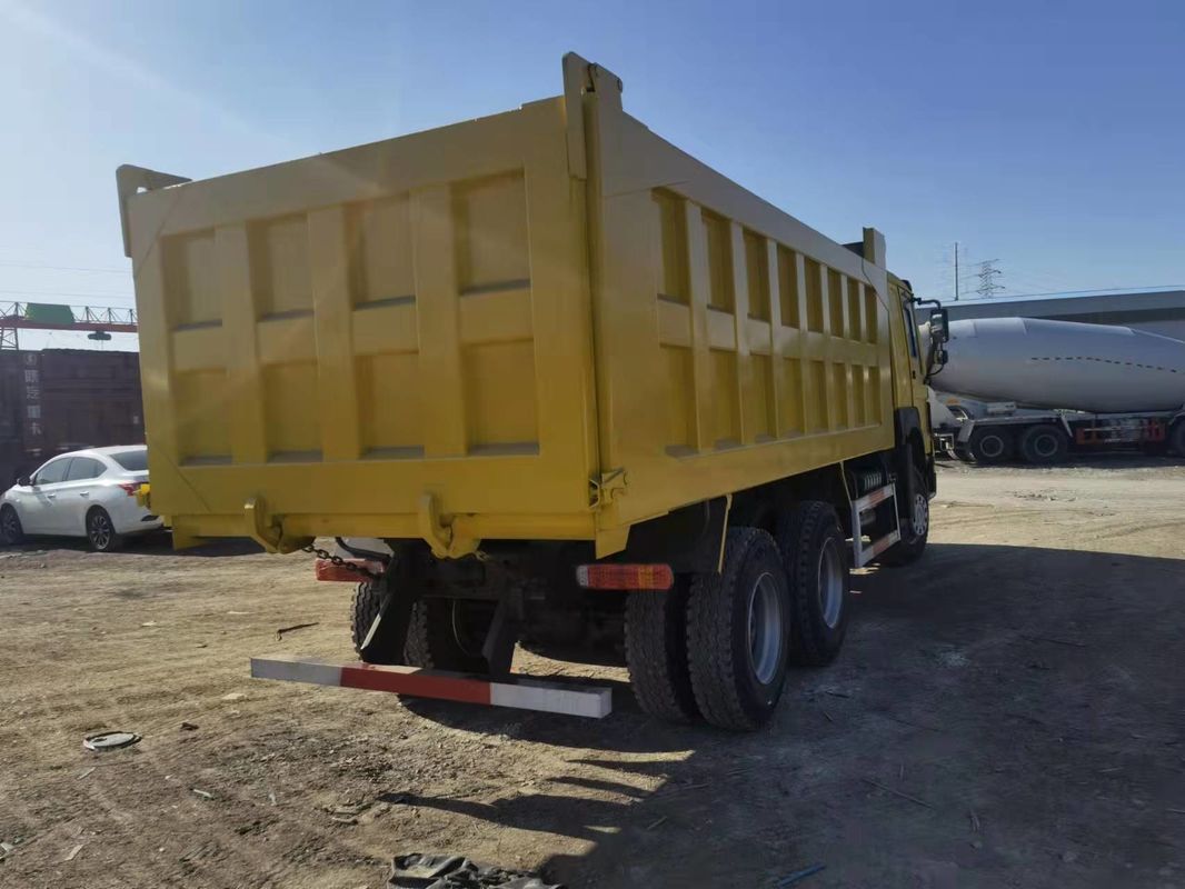 Utilisés Howo 6x4 camion à bascule camion à décharge Euro 2 émission standard réservoir de chargement longueur ≥ 8m