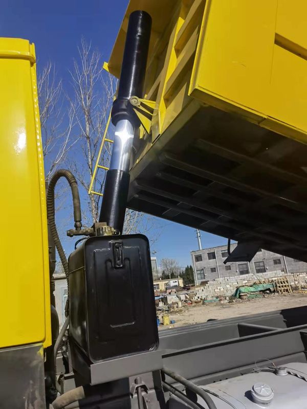 Utilisés Howo 6x4 camion à bascule camion à décharge Euro 2 émission standard réservoir de chargement longueur ≥ 8m