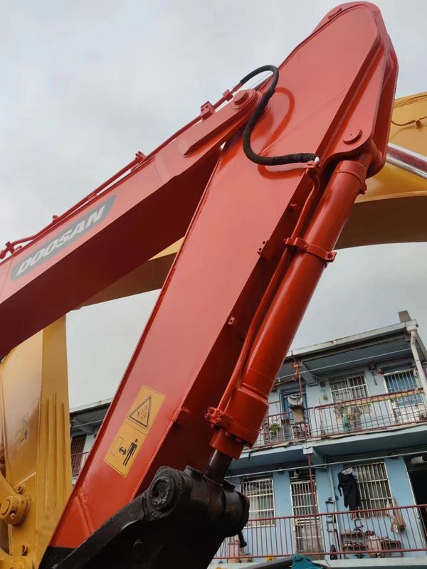 22500 kg de poids de travail utilisée Excavatrice Doosan 225 avec 2001-4000 heures de travail