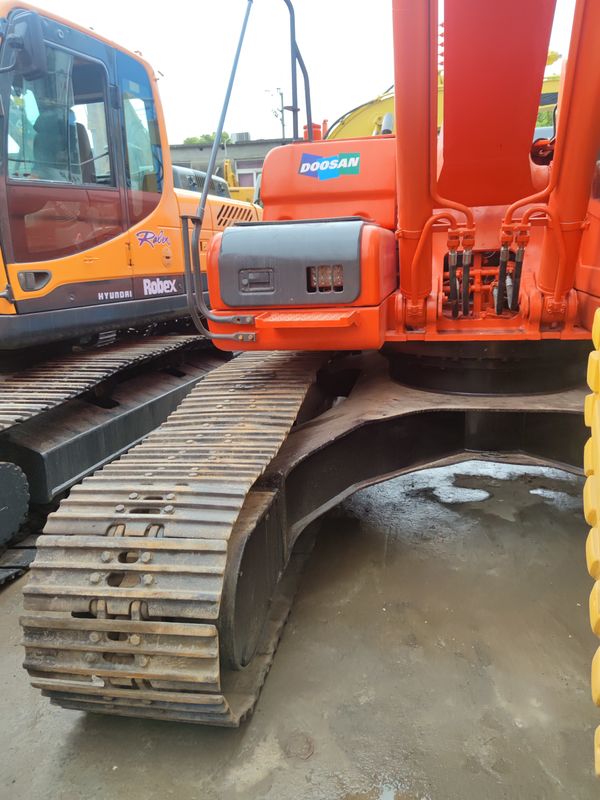 22500 kg de poids de travail utilisée Excavatrice Doosan 225 avec 2001-4000 heures de travail
