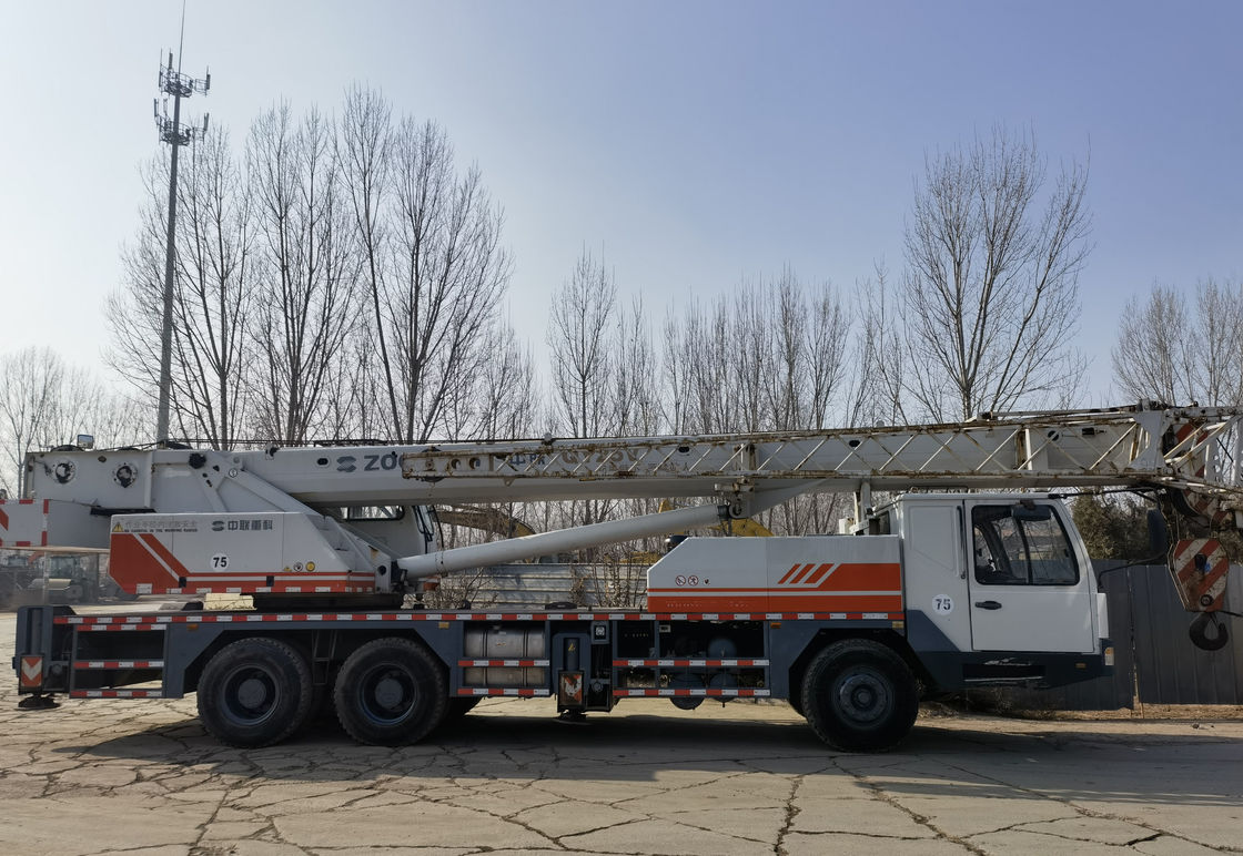Zoomline camion d'occasion de 25 tonnes monté avec pièces camion grues grue en bon état
