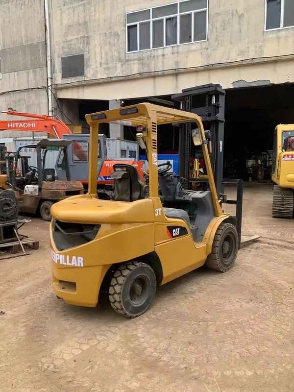 Outils de levage de 3 tonnes d'occasion CAT FD30 chariot élévateur diesel adapté aux travaux lourds