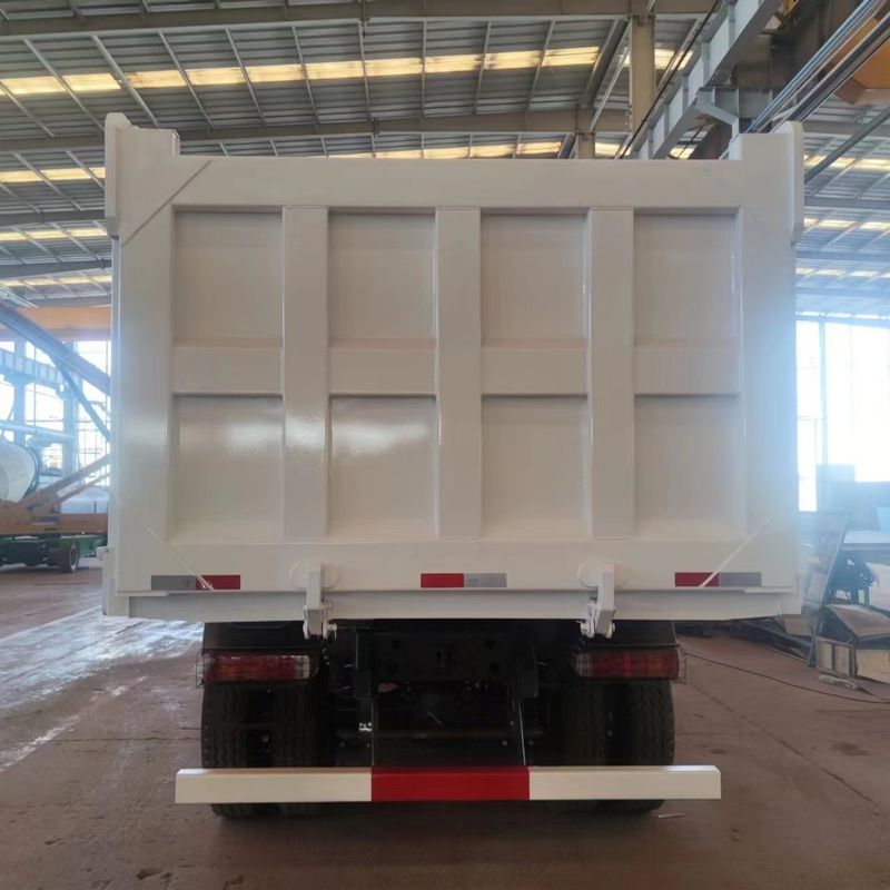 Howo 8x4 LHD Dump Tipper Truck avec couple maximal 500-1000Nm et capacité du moteur 6-8L
