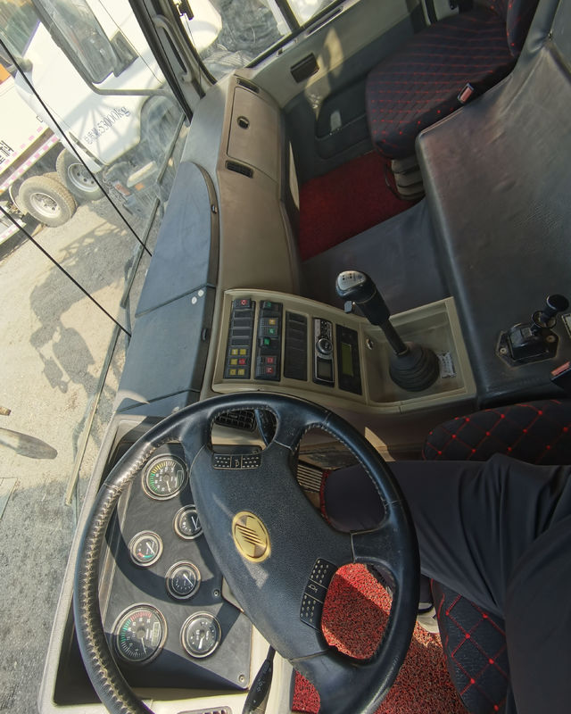 Une grue hydraulique de 25 tonnes utilisée Zoomlion avec une hauteur de levage maximale de 43 m