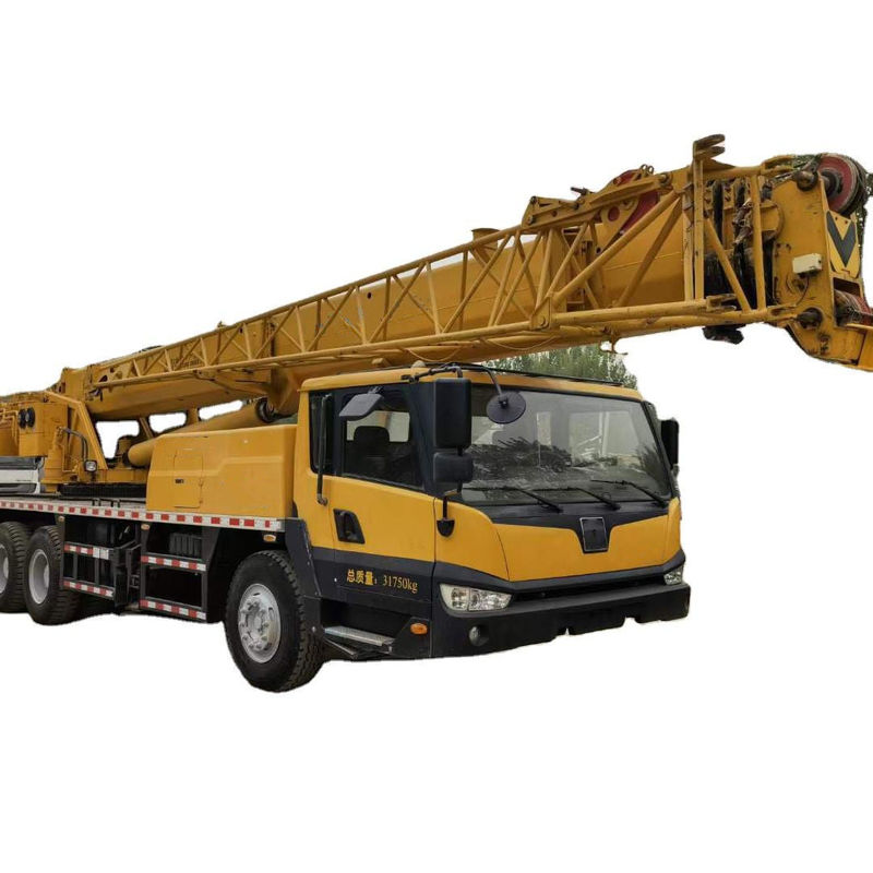 Grue usée de 70 tonnes avec une hauteur de levage maximale de 12,4 M-70 M et en bon état