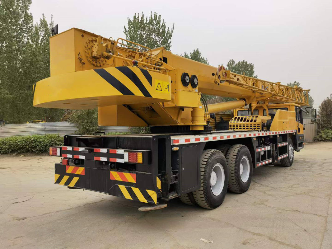 Grue usée de 70 tonnes avec une hauteur de levage maximale de 12,4 M-70 M et en bon état