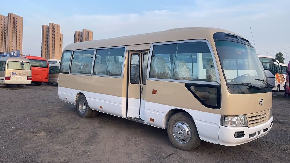 Bus de luxe de 30 places Toyo Ta Coaster avec une puissance maximale de 113/5200kw et des émissions EURO 3