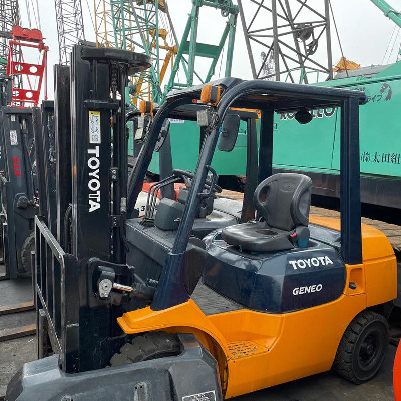 Chauffre-citerne Toyota d'occasion 3 tonnes chauffre-citerne diesel à Dubaï avec hauteur de levage de 1,6 m-3,5 m