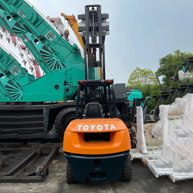 Chauffre-citerne Toyota d'occasion 3 tonnes chauffre-citerne diesel à Dubaï avec hauteur de levage de 1,6 m-3,5 m