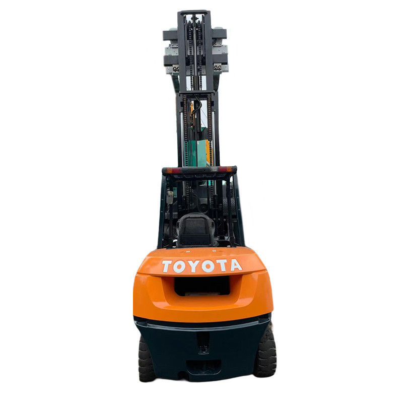 Chauffre-citerne Toyota d'occasion 3 tonnes chauffre-citerne diesel à Dubaï avec hauteur de levage de 1,6 m-3,5 m