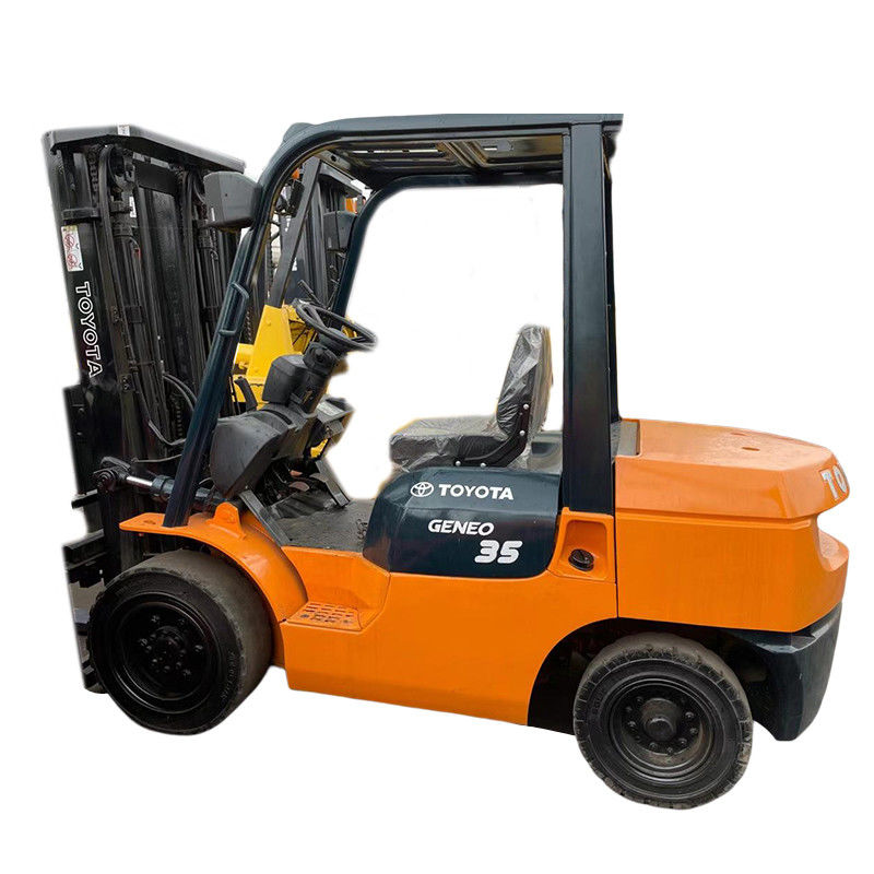 Chauffre-citerne Toyota d'occasion 3 tonnes chauffre-citerne diesel à Dubaï avec hauteur de levage de 1,6 m-3,5 m