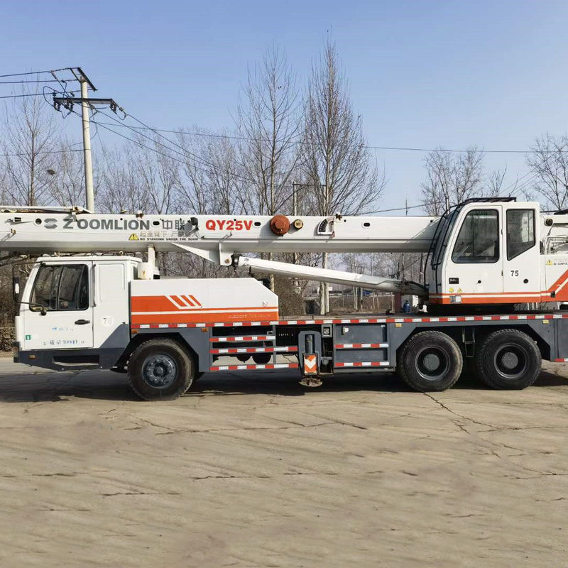Hauteur maximale de levage 42,3 M Zoomlion QY25 Grue mobile de camion d'occasion Grue de 25 tonnes