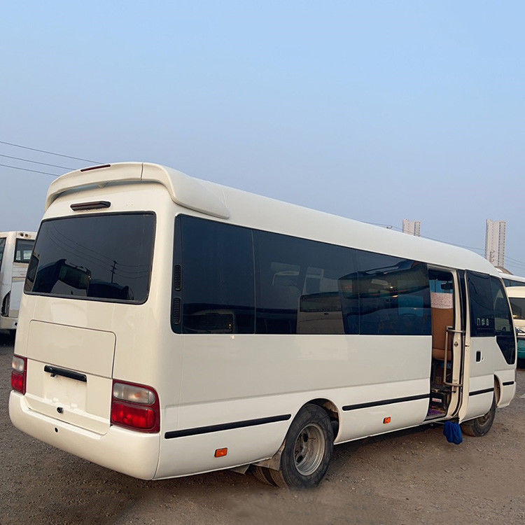 Design couleur Diesel Toyota 30 sièges Coaster Bus pour les besoins des transports en commun