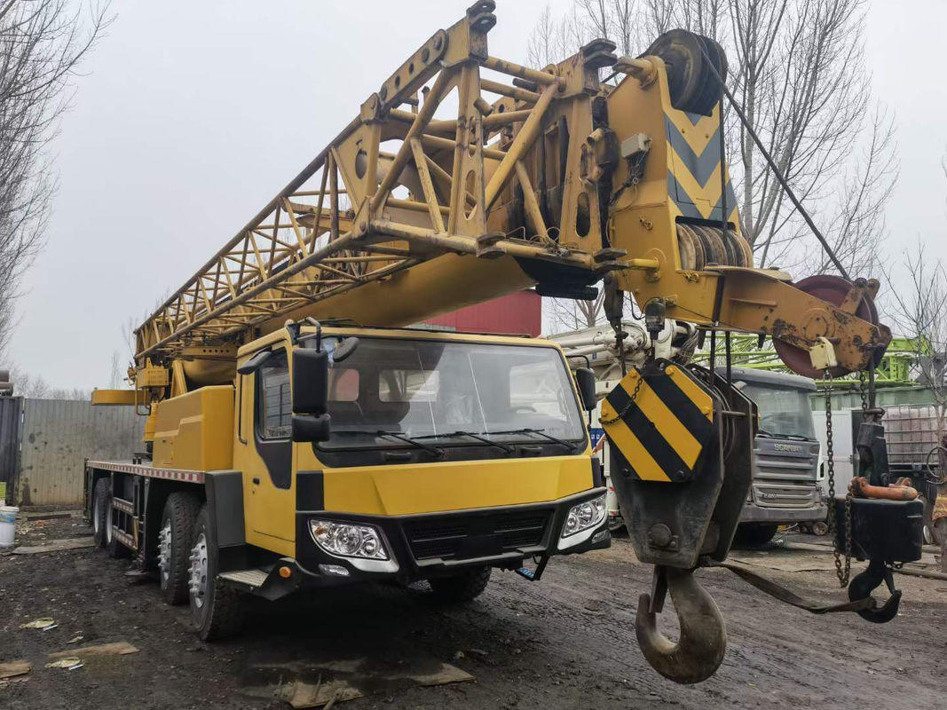 Machine d'ingénierie d'occasion de 50 tonnes avec bras à pleine extension de 33 m en bon état