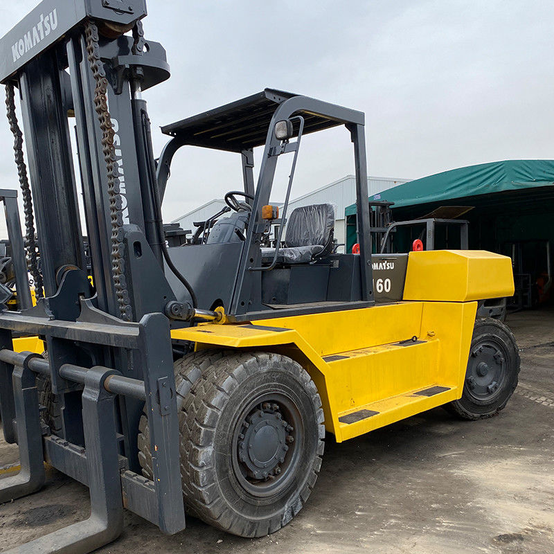 Camion élévateur diesel Komatsu utilisé pour conteneurs de 12 à 16 tonnes Longueur de la fourchette 1070 mm Largeur de la fourchette 150 mm