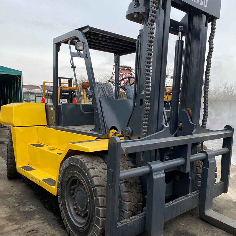 Camion élévateur diesel Komatsu utilisé pour conteneurs de 12 à 16 tonnes Longueur de la fourchette 1070 mm Largeur de la fourchette 150 mm