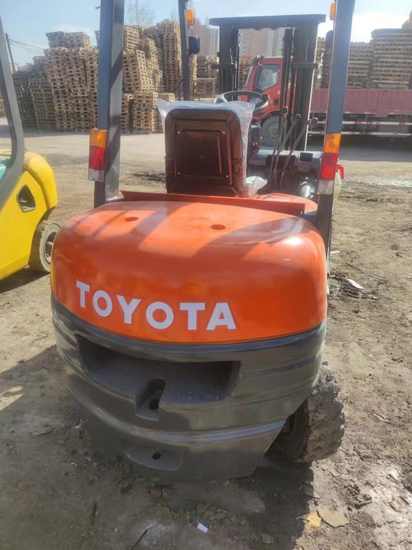 3000 kg Chariot élévateur léger japonais avec moteur diesel et centre de gravité de 500 mm