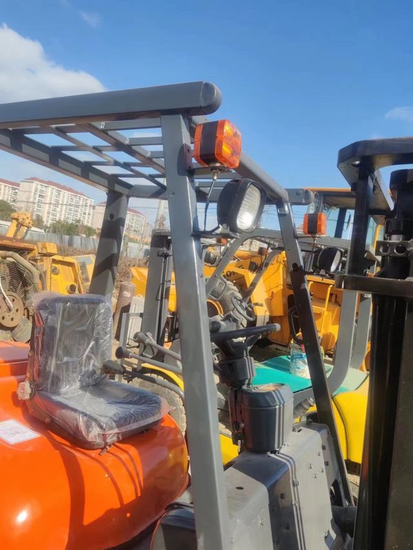 3000 kg Chariot élévateur léger japonais avec moteur diesel et centre de gravité de 500 mm