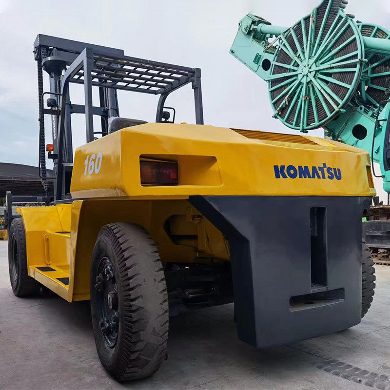 Fermes 16 tonnes de chariot élévateur Komatsu avec hauteur de levage de 4 m et largeur de la fourchette de 150 m