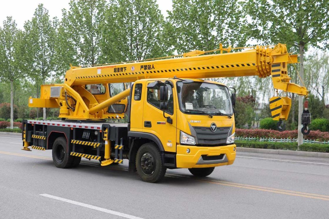 Construction d'une grue mobile de 12 à 15 tonnes avec une puissance de 160 chevaux et un empattement de 4200 mm