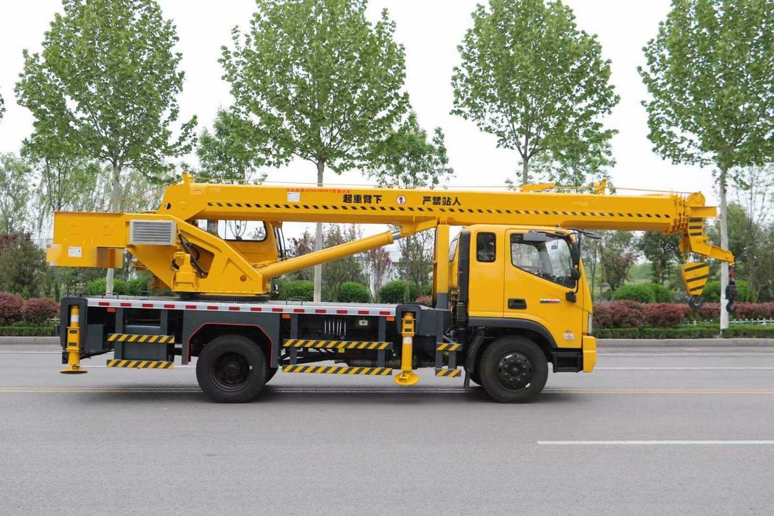 Construction d'une grue mobile de 12 à 15 tonnes avec une puissance de 160 chevaux et un empattement de 4200 mm