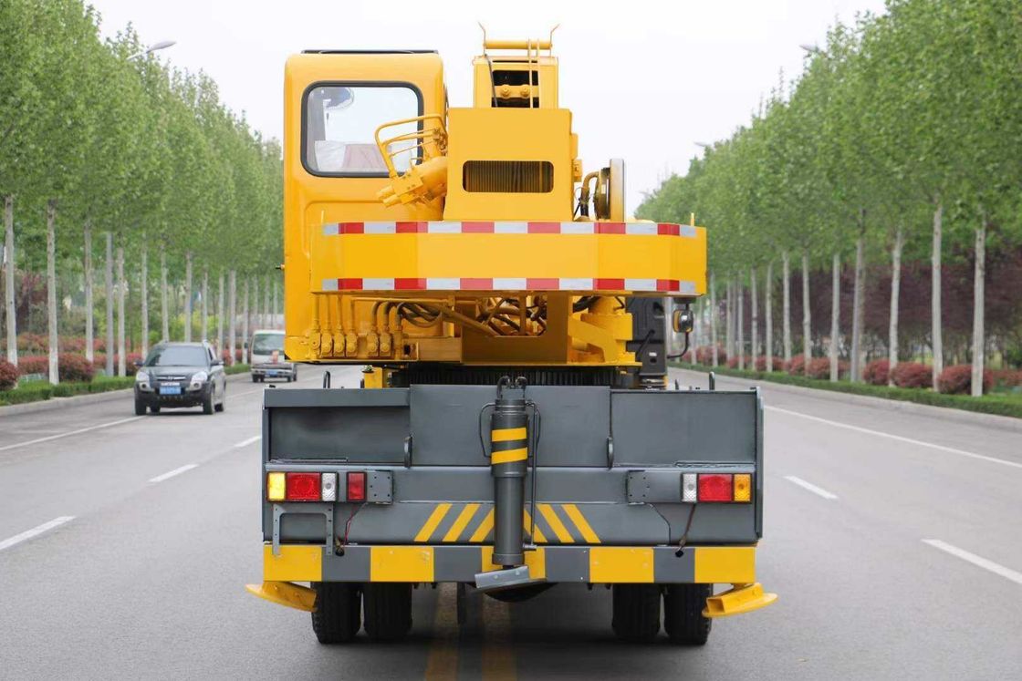 Construction d'une grue mobile de 12 à 15 tonnes avec une puissance de 160 chevaux et un empattement de 4200 mm