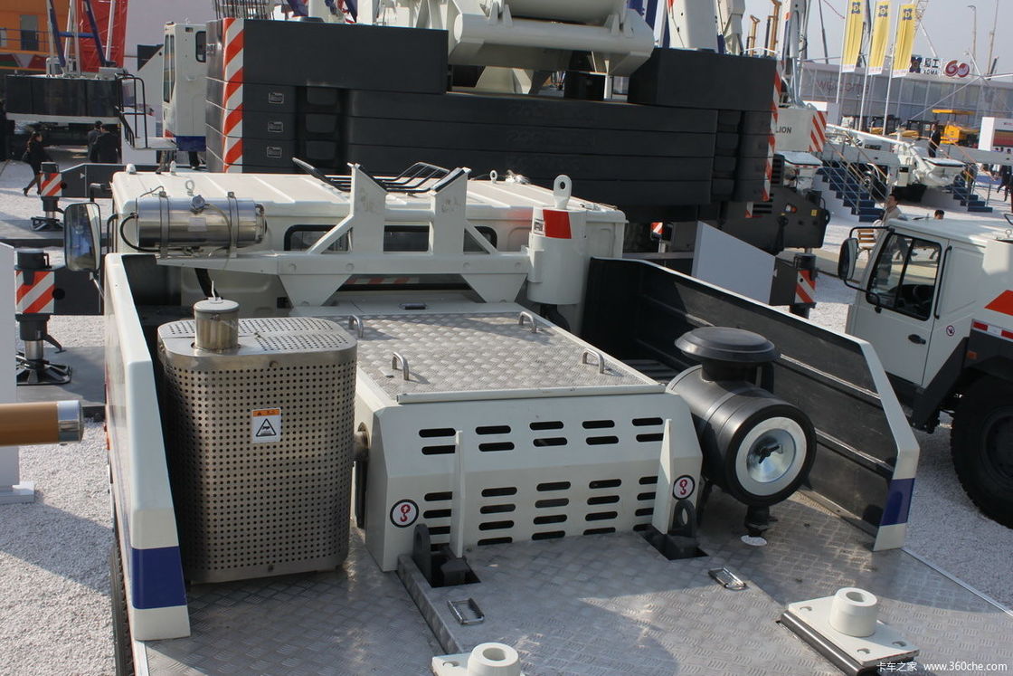 80 tonnes machine de grue utilisée Zoomlion Grue camion x3000 Équipement de levage pour le marché des Emirats Arabes Unis