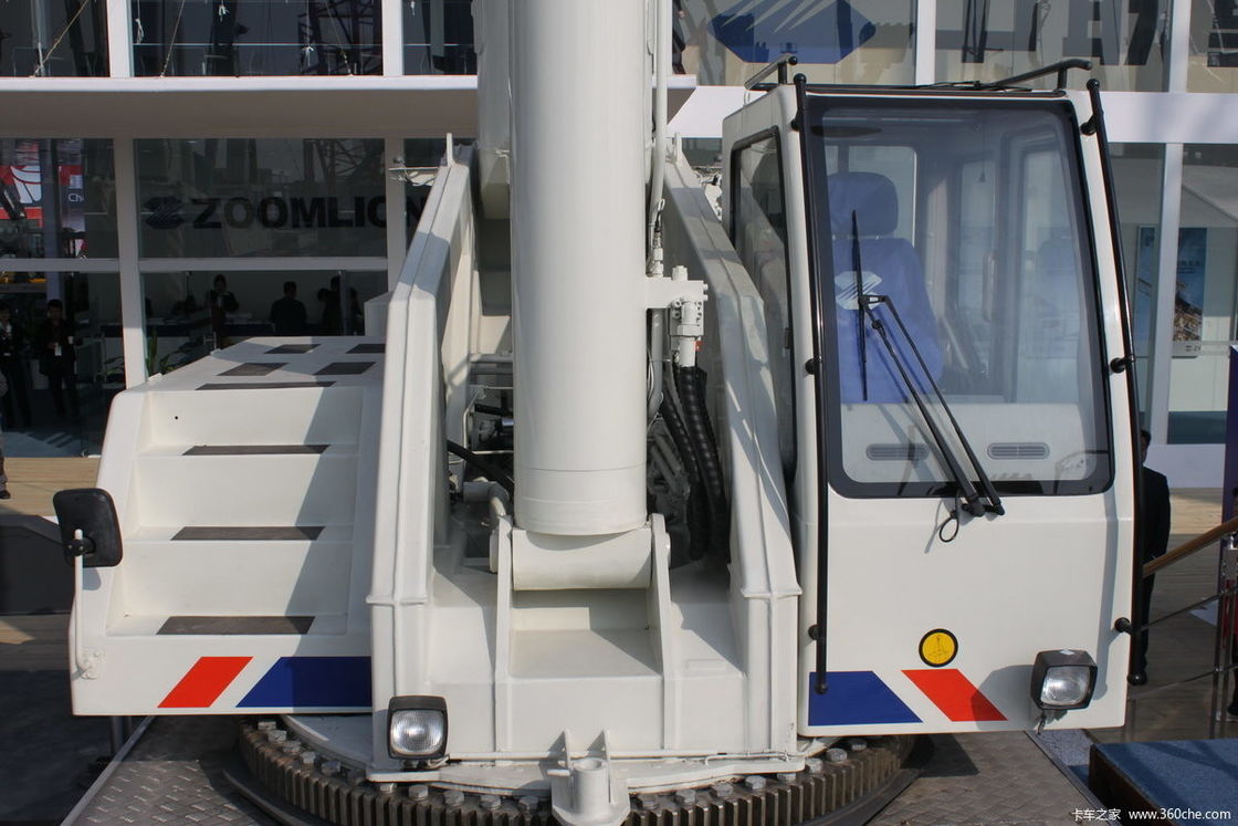 80 tonnes machine de grue utilisée Zoomlion Grue camion x3000 Équipement de levage pour le marché des Emirats Arabes Unis