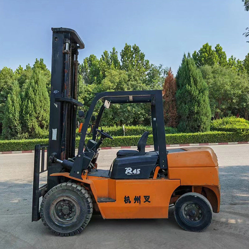 4.5 tonnes de chariot élévateur 4 roues motrices idéal pour divers environnements de travail et tâches