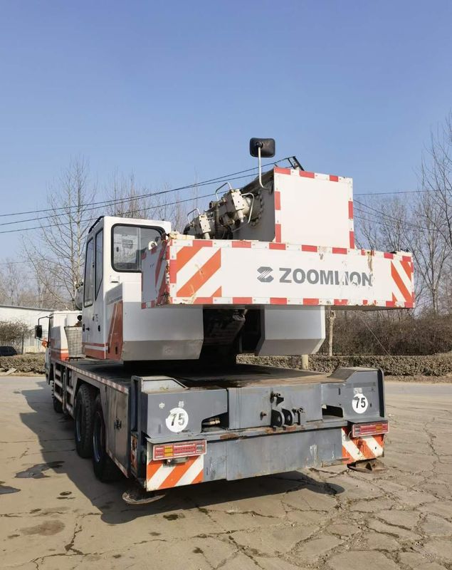 Cran utilisé Zoomlion de 80 tonnes x3000 Max. Hauteur de levage 42,3M Heures de travail 2001-4000