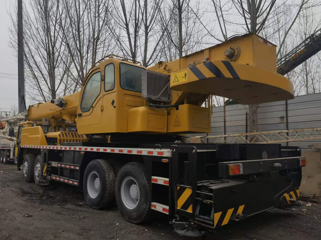 Hauteur maximale de levage 58,1 m 50 tonnes Grues de camions d'occasion avec pièces