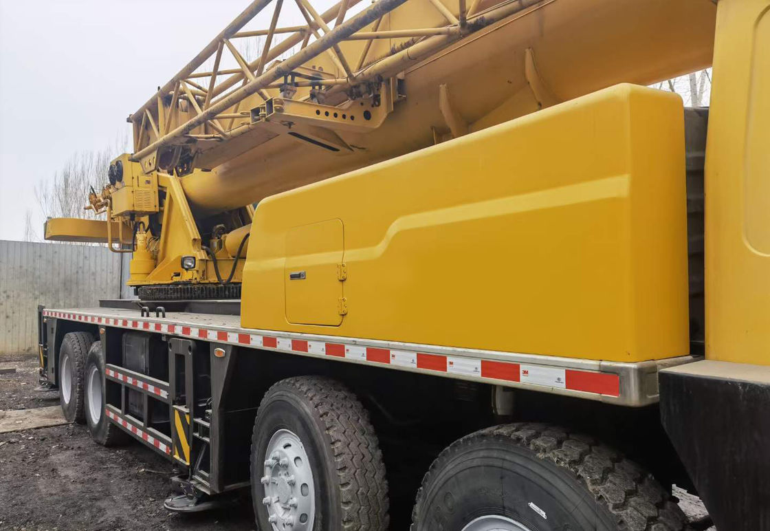 Hauteur maximale de levage 58,1 m 50 tonnes Grues de camions d'occasion avec pièces