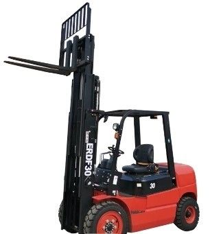 3 tonnes de chariot élévateur à essence en excellent état et de dimensions globales 2675 * 1225 * 2105 mm