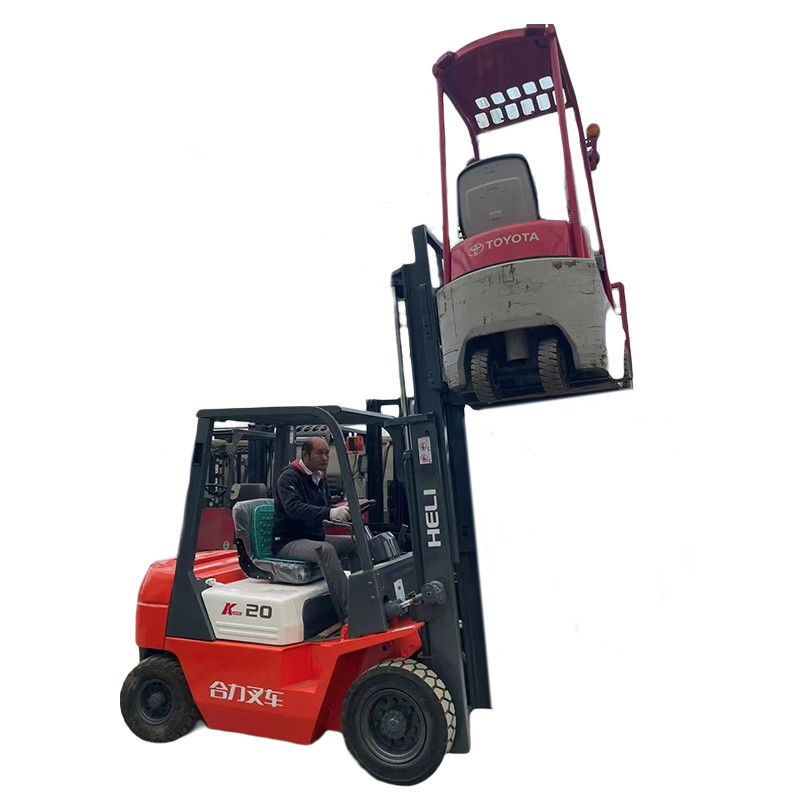 3 tonnes de chariot élévateur à essence en excellent état et de dimensions globales 2675 * 1225 * 2105 mm