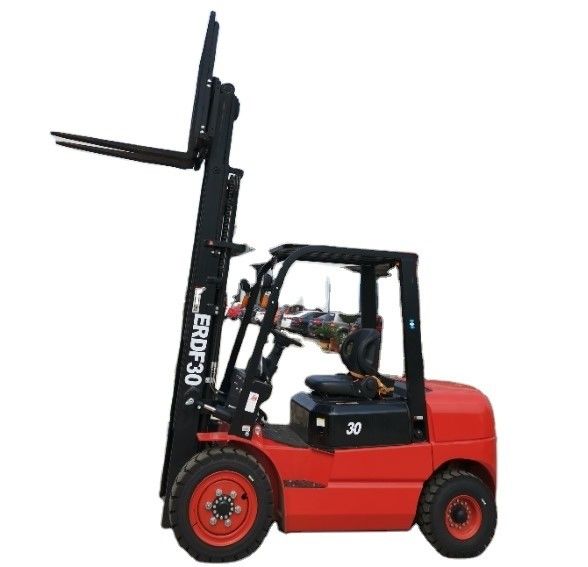 3 tonnes de chariot élévateur à essence en excellent état et de dimensions globales 2675 * 1225 * 2105 mm