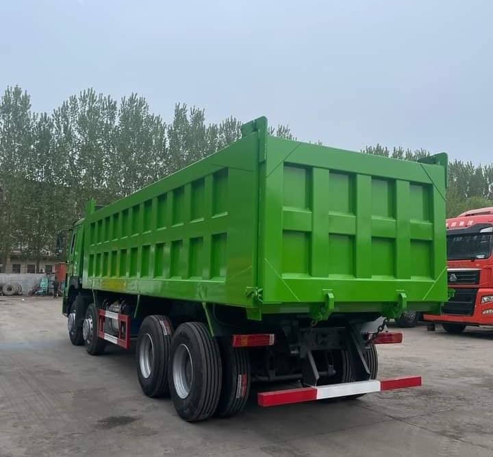 371 chevaux/336 chevaux/420 chevaux Used Howo Dump Truck 8x4 Truck à bascule avec transmission manuelle