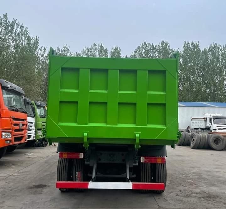 371 chevaux/336 chevaux/420 chevaux Used Howo Dump Truck 8x4 Truck à bascule avec transmission manuelle