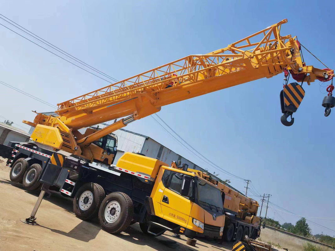 Crane de 130 tonnes XCT130 Téléscopique Cran d'araignée Camion de couleur originale Heures de travail 2001-4000