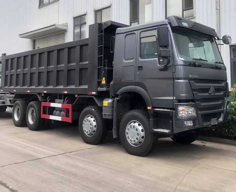 Utilisé Howo 8x4 12 roues 24 30 mètres cubes 35 tonnes 40 tonnes camion à bascule camion à déchargeur diesel pour le transport de sable