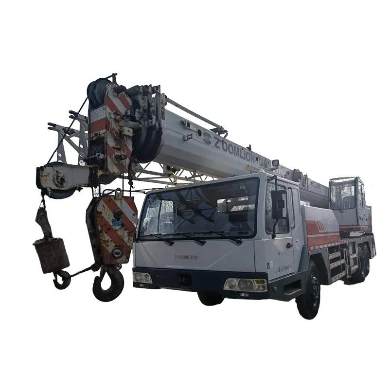 Crane de camions de 20 tonnes avec couple de levage nominal maximal de 980KN.m en QY25V et couleur blanche