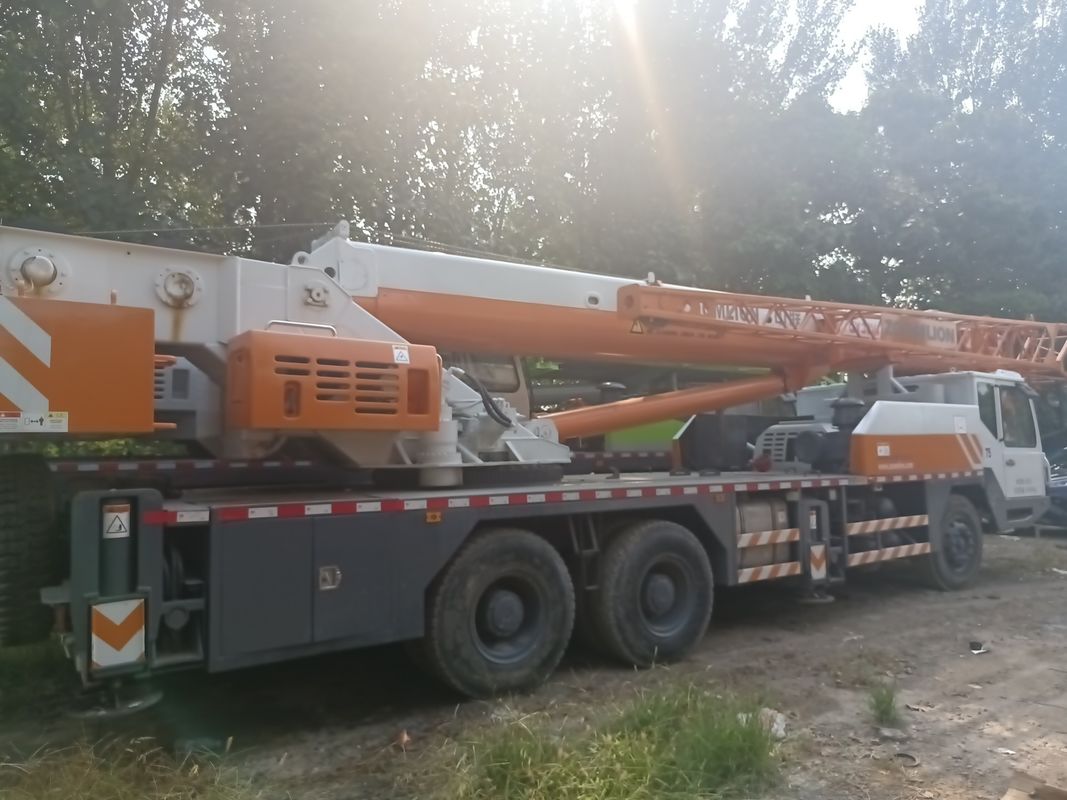 Crane à roues usité sur mesure avec un rayon de rotation minimum de 10,5 m