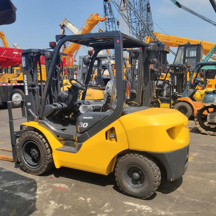 3 tonnes de chariots élévateurs à fourche diesel FD30 automatiques utilisés Komatsu avec une puissance de moteur de 48 kW