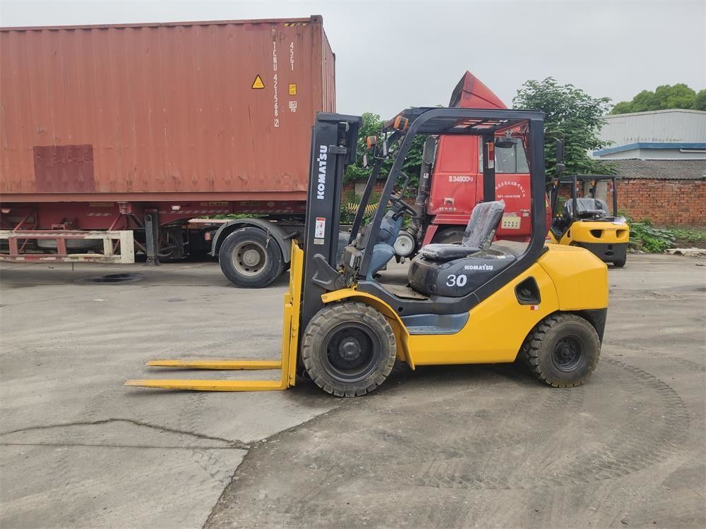 3 tonnes de chariots élévateurs à fourche diesel FD30 automatiques utilisés Komatsu avec une puissance de moteur de 48 kW