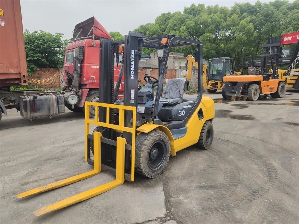 Meilleur vendeur 3 tonnes Komatsu chariot élévateur à fourche d'embrayage automatique diesel utilisé pour usine de fabrication