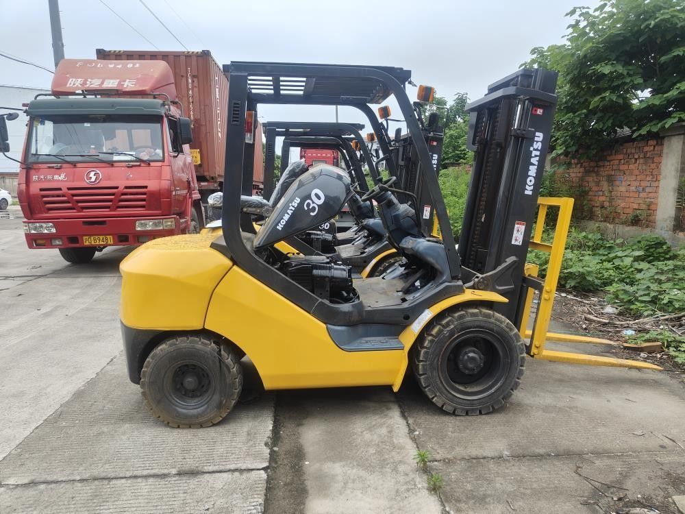 Meilleur vendeur 3 tonnes Komatsu chariot élévateur à fourche d'embrayage automatique diesel utilisé pour usine de fabrication