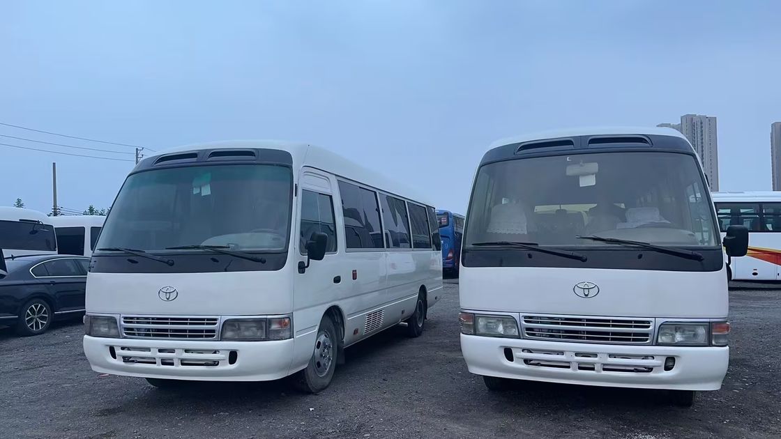 Toyota Coaster Bus à conduite gauche avec pneus 9.00R20 et capacité du moteur 4L