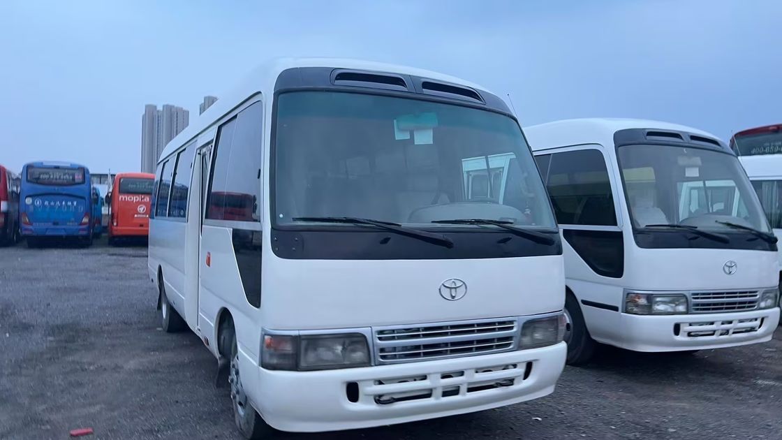 Toyota Coaster Bus à conduite gauche avec pneus 9.00R20 et capacité du moteur 4L