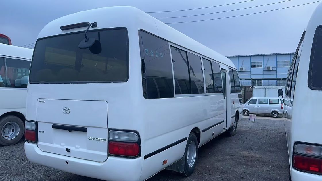 Toyota Coaster Bus à conduite gauche avec pneus 9.00R20 et capacité du moteur 4L