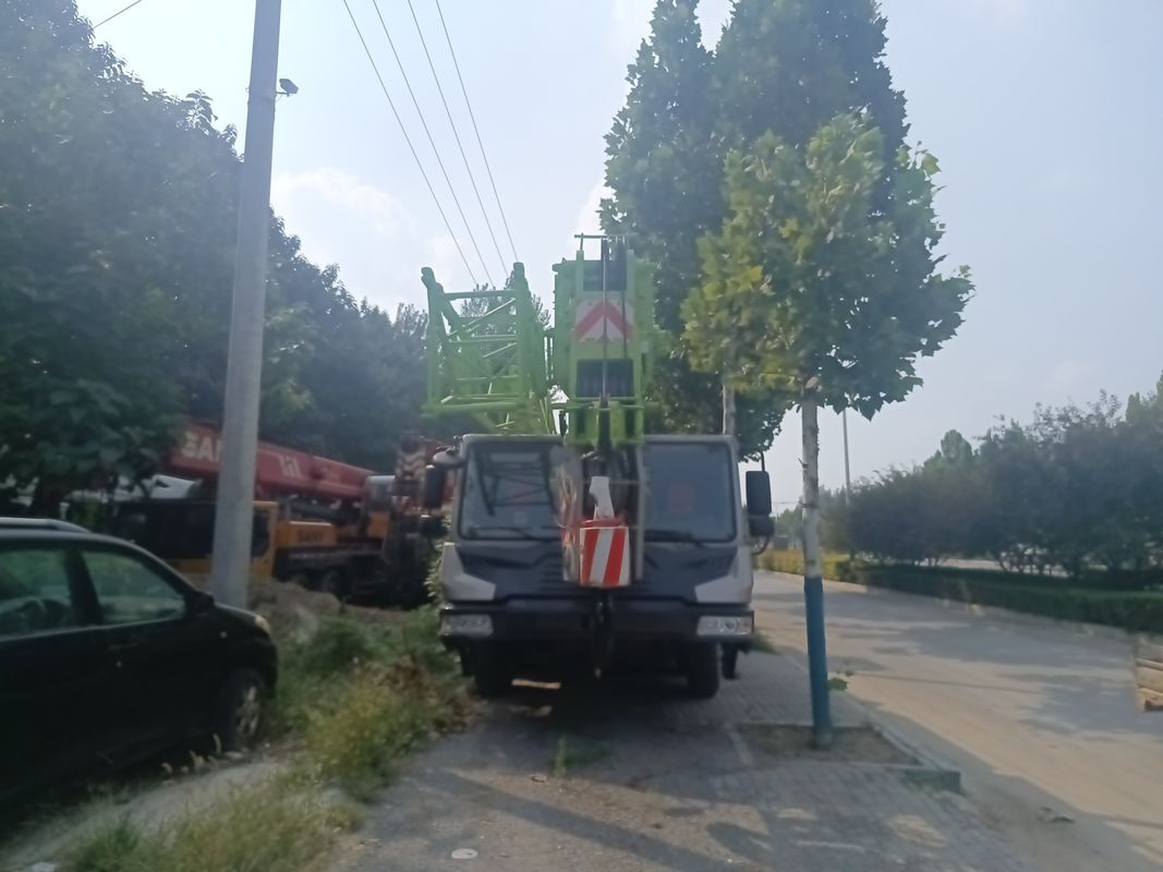 Cranes d'occasion de 50 tonnes avec une hauteur de levage maximale de 25 m par Zoomlion