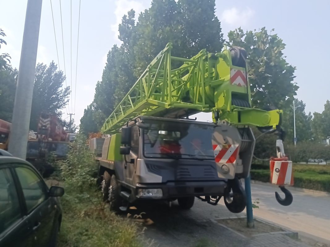 Cranes d'occasion de 50 tonnes avec une hauteur de levage maximale de 25 m par Zoomlion